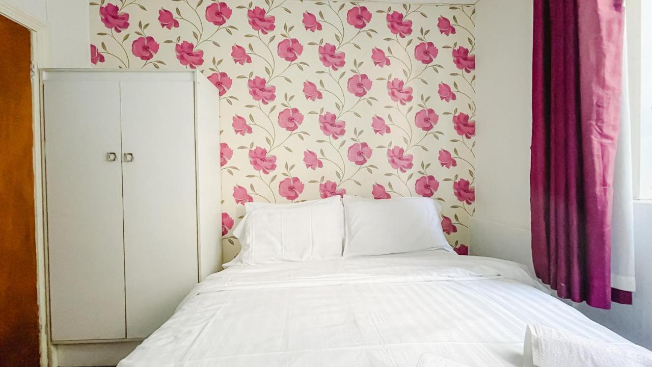 The Chimes On The Sea Bed & Breakfast Blackpool